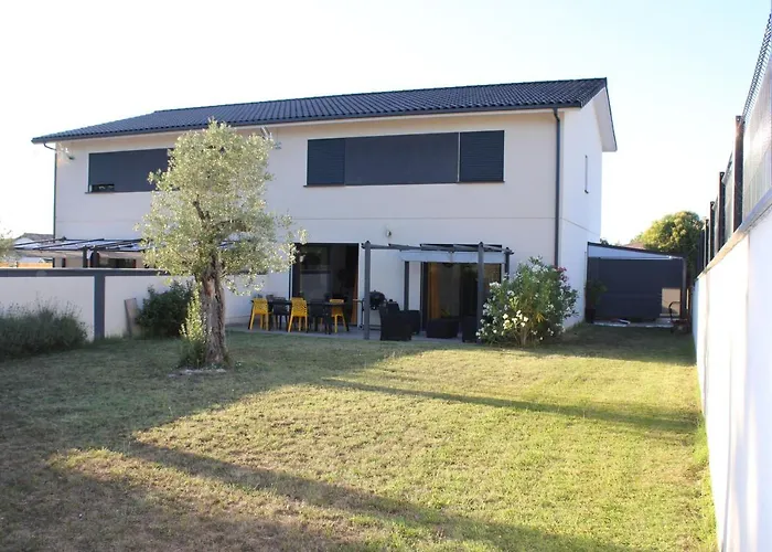 Willa Des Rives Du Montans